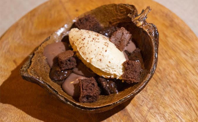 Un dessert au chocolat, reprenant toutes les formes du cacao, de la fève à la cabosse